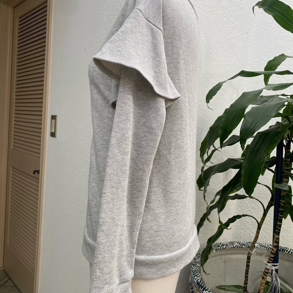 Sanctuary Ruffle Sweatshirt Metallic Silver Light Gray Pullover Women’s Size XS - Picture 10 of 14